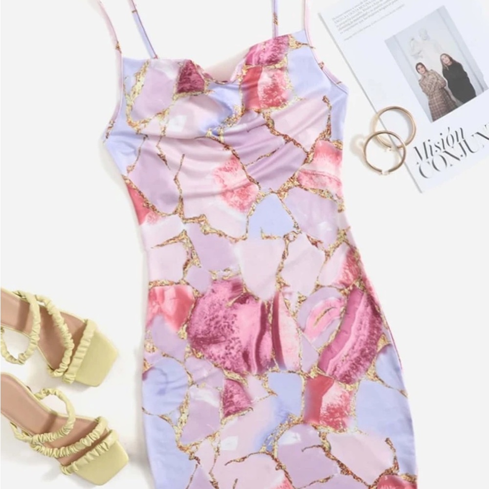 Dresses - Picture 3 of 7